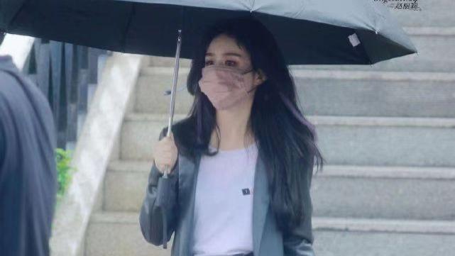 穿衣搭配|赵丽颖被吐槽穿衣像杨幂？引双方粉丝争议，但看完对比图后沉默了