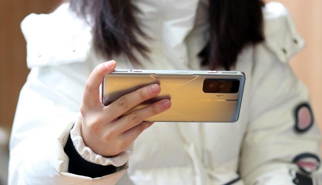 |重回1999元!骁龙8Gen1+120W闪充,这一次,雷军拼了!