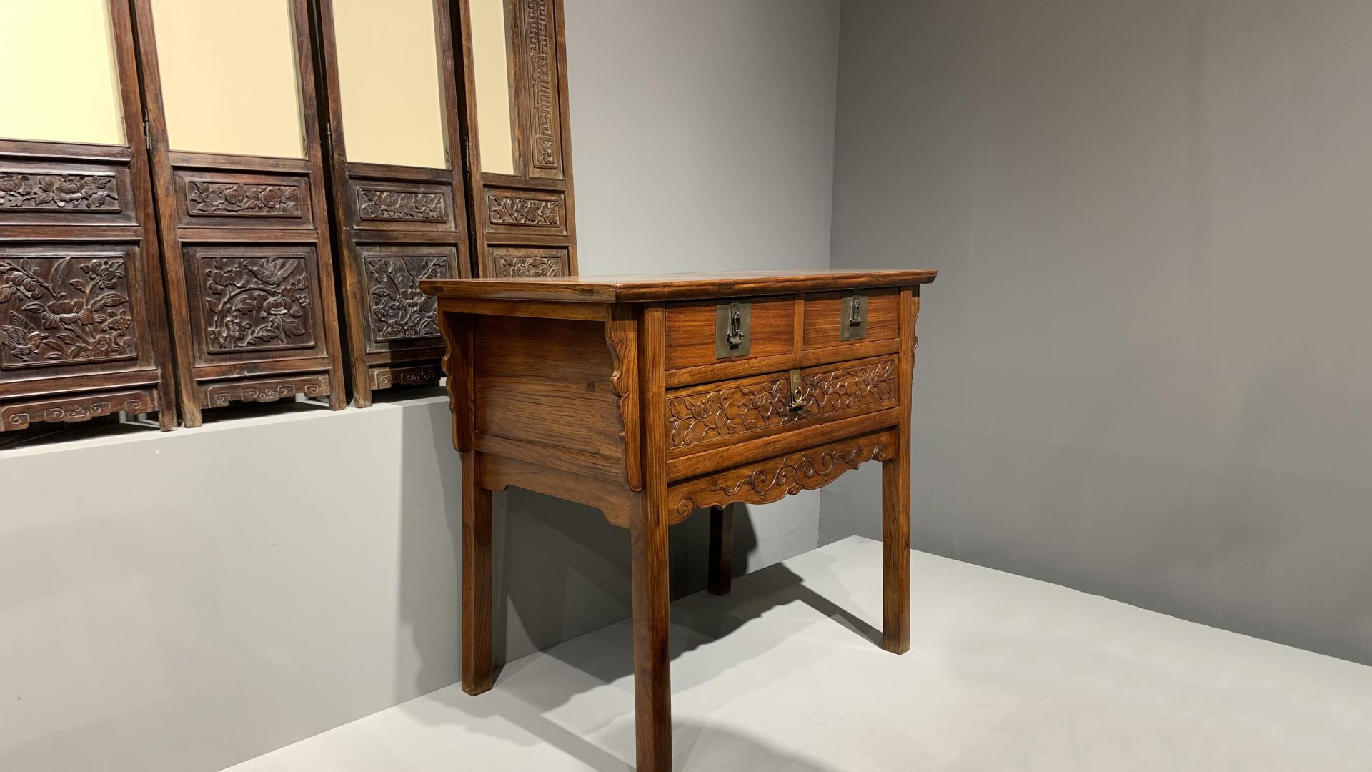 邮票|历数近期同类藏品，黄花梨联二橱101.2万成交