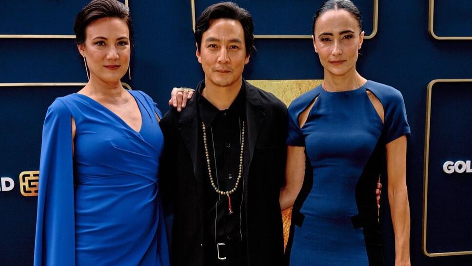 吴彦祖|男神吴彦祖老去了，老婆皮肤皱巴老人手更抢镜