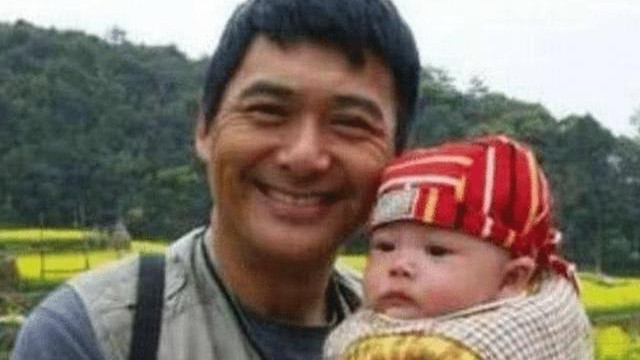 徐凤年|成龙回老家，周润发回老家，刘德华回老家，网友：这差距大