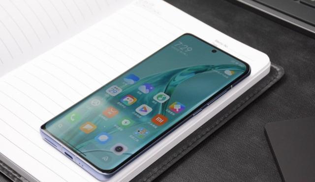 三星|小米12出海成功,引发国外网友“热议”,雷军确认一项细节!