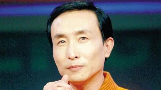 春晚|巩汉林：搭档赵本山成名，参加19届春晚，如今因国足深陷争议漩涡