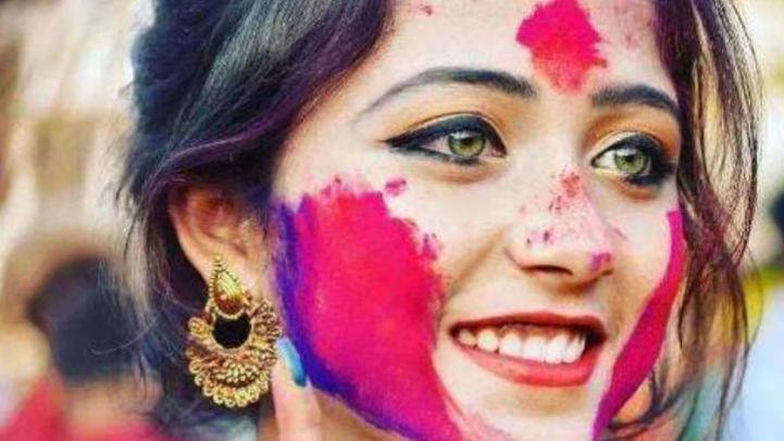 女孩|印度“油彩女孩”近照曝光，和刘墉拍情侣写真，网友：眼里没光了