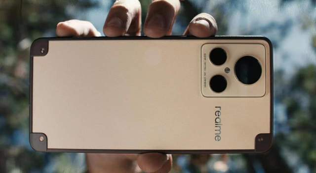 高通驍龍|第二款驍龍8+機型開始預熱，復古硬箱+直屏設計，邊框控制出色