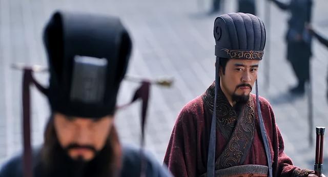 同样演《三国》刘备, 于和伟和孙彦军放在一起看, 差距就出来了