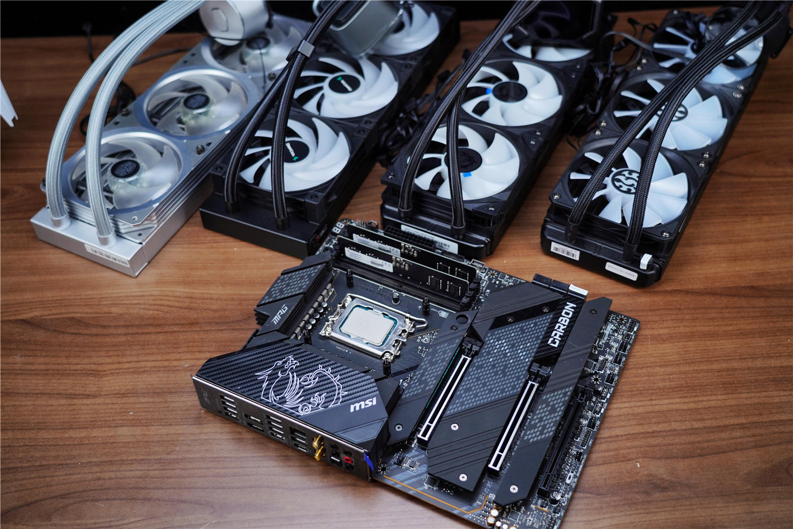 Mac OS|酷冷、微星、九州、威刚，新老4款旗舰水冷对比，总有一款适合你