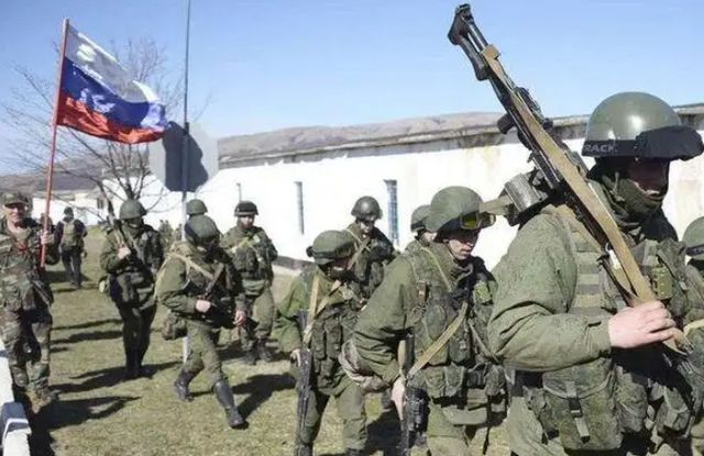 普京宣布调整战术后，俄军做出最大让步撤军，乌军高呼“胜利”