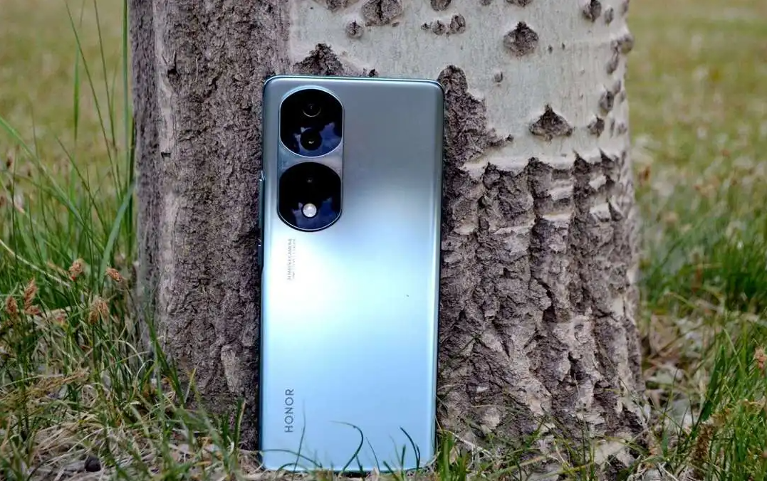 华为荣耀|荣耀强势的主力新机，天玑8000+100W快充，加量不加价