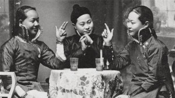 穿衣搭配|女子纵有千般毒，最毒莫若“爬龟妇”，爬龟妇能恶毒到什么程度？