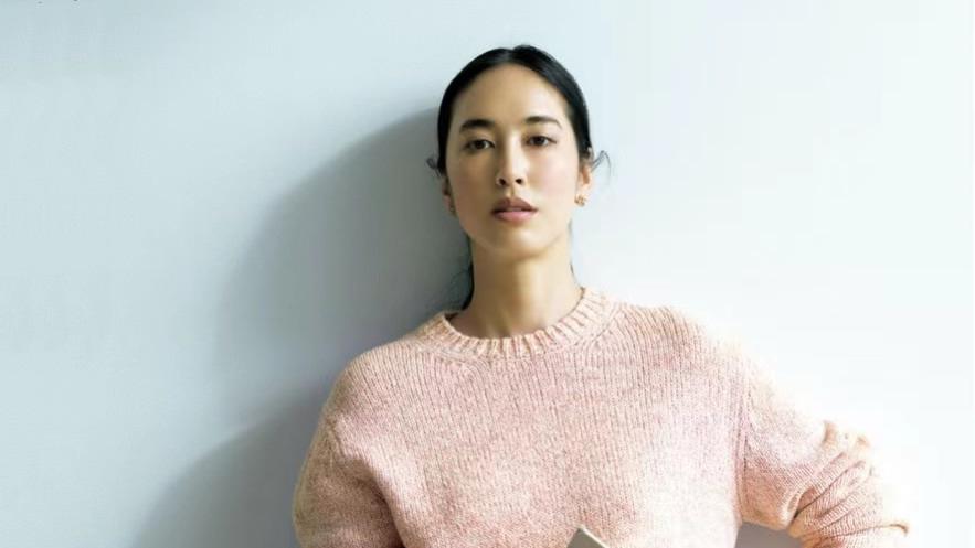 粉色|春天的职场“大女人风”，为什么讨人喜欢？3个造型细节，真飒美