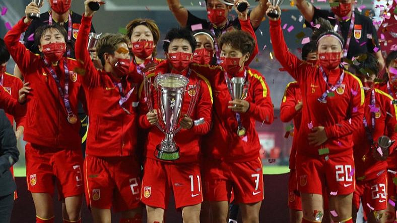|女足3-2翻盘！男足他第一个送上祝贺，有胆有识，李铁李霄鹏沉默