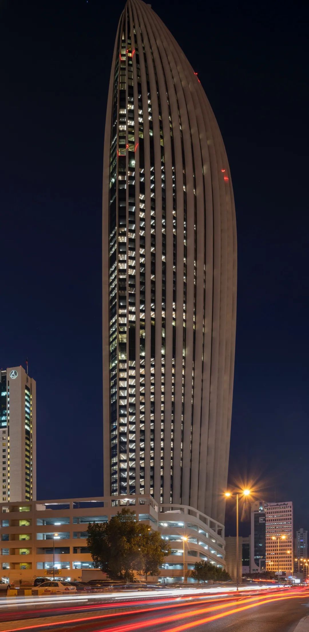 高300米！科威特国家银行新总部建成