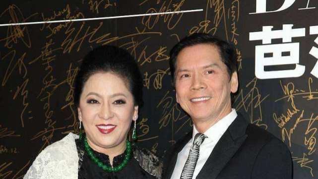 向太直播，内涵汪小菲要床垫，太小家子气