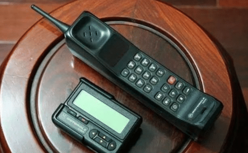 |中国第一位使用手机的人,价值2万元,看到当时的号码才是亮点