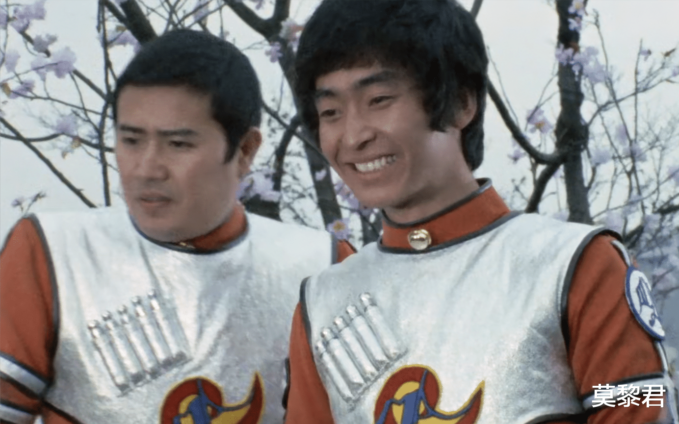 雷欧|奥特曼史上最大胆突破，队员竟被腰斩，奥特曼被瞬间秒杀！