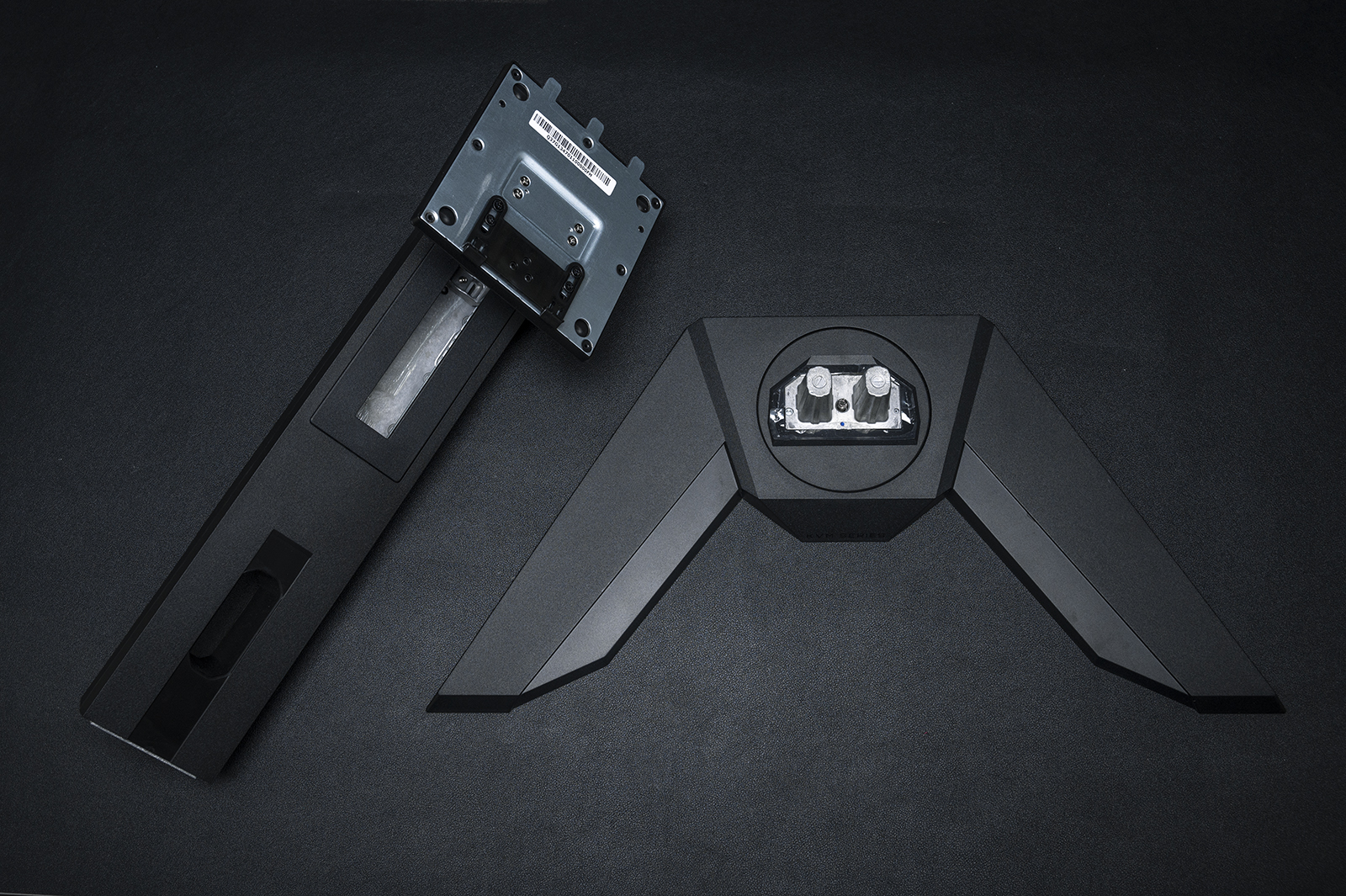 显示器|释放桌面与思想，4K高刷技嘉KVM电竞显示器，M32U带四套主机飞