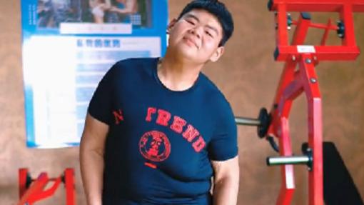 王浩楠舞蹈跳得太妖娆，评论区热闹起来，网友：不去训练营减了