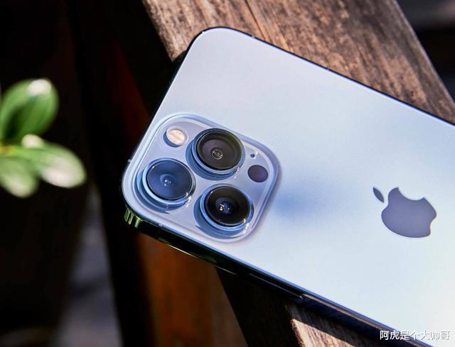 iPhone|为什么苹果手机像素不高，但是拍出的照片却特别真实又舒服呢？