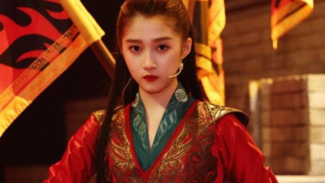 整容|曝关晓彤因得罪人被盯上！等其官宣婚讯“搞事情”，网友：真下头