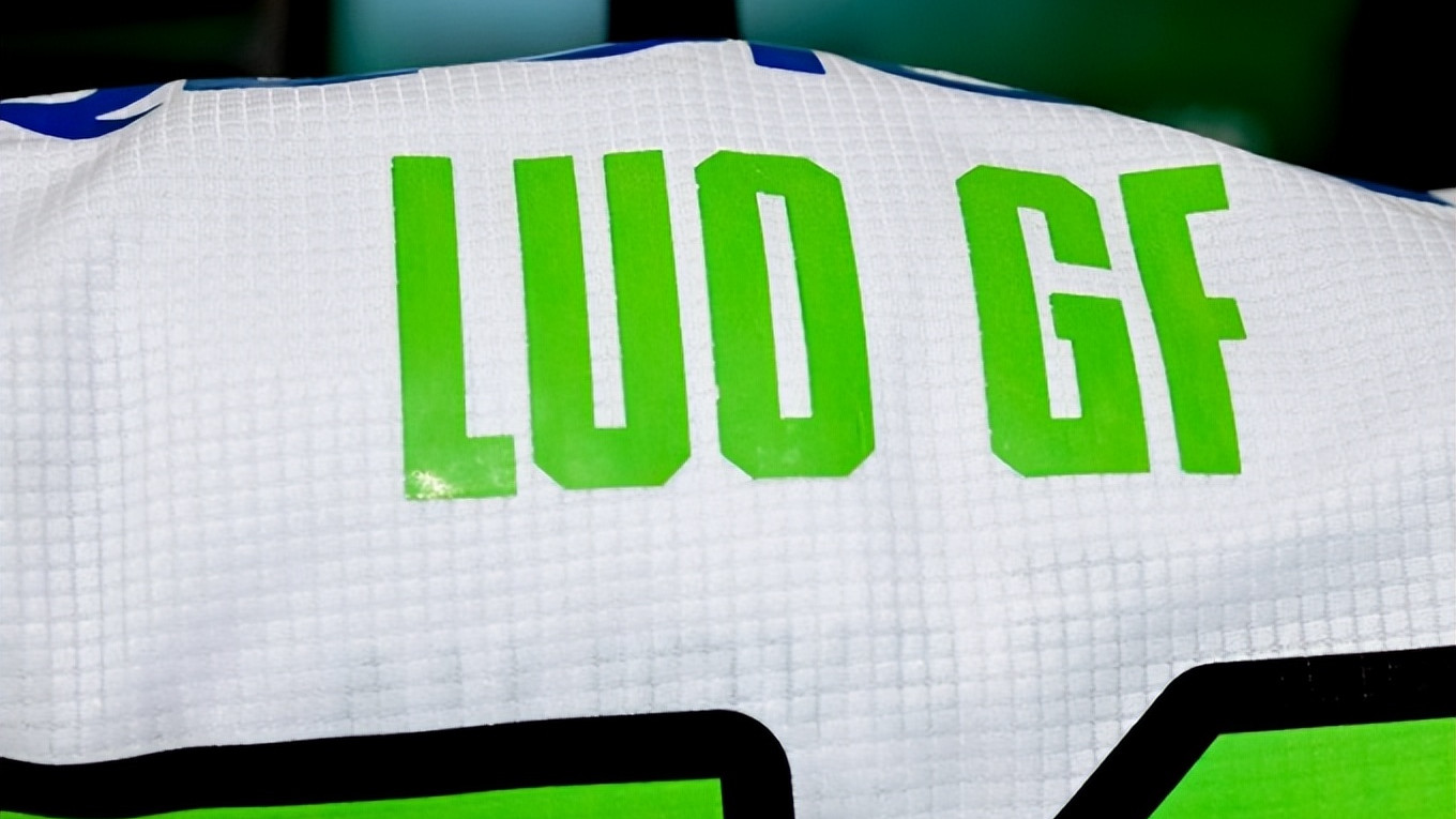 贝雷蒂尼|董路看到了？洛国富的巴甲球衣印“LUO GF”，并解释中文名含义：富国者