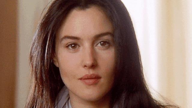 莫妮卡·贝鲁奇|被背叛，恋爱脑，坚持演性感戏，在好莱坞做配，球花级女神也坎坷