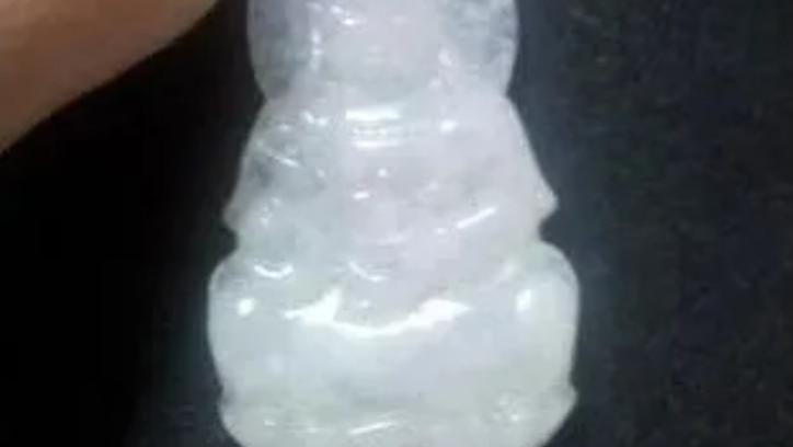 翡翠|大妈1000块入手翡翠观音买了个“寂寞”？商场翡翠柜台的套路层出不穷