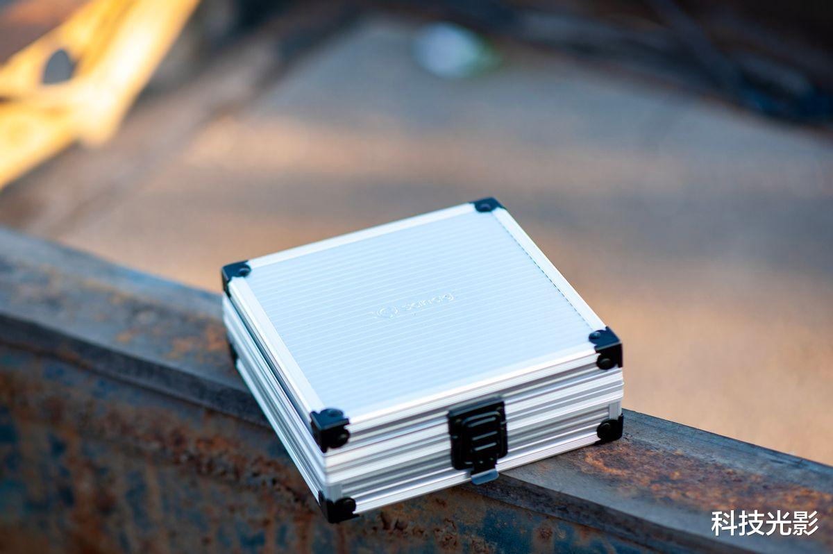 耳機|Sanag塞那氣傳導耳機體驗評測：用碳纖材質和鋁合金包裝打造