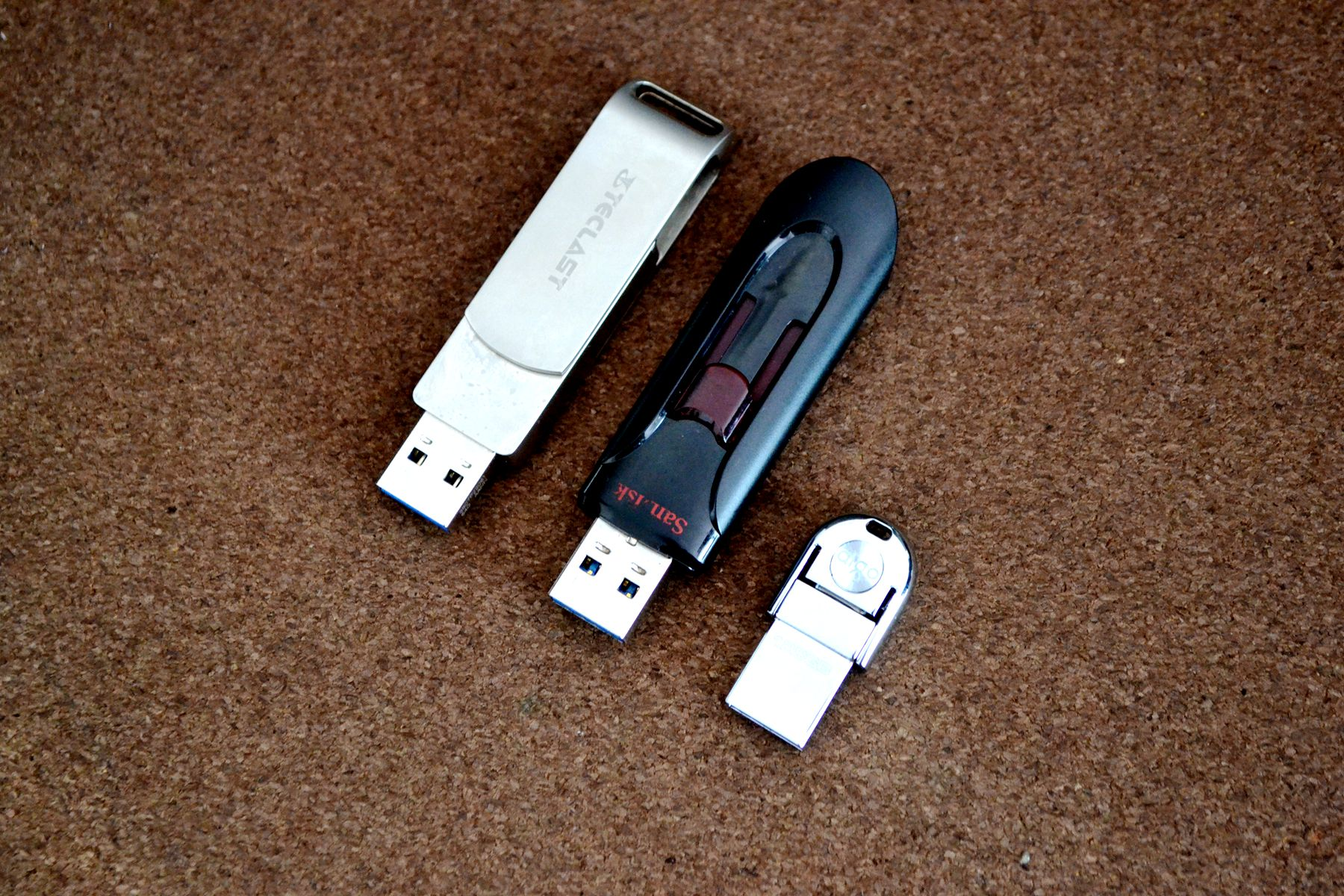 ie|传统U盘要完蛋?性能提升十倍,还支持C口!老闪迪终于被我淘汰了