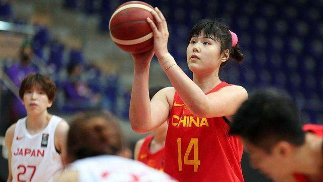英超|祝贺杜锋，264斤2米19巨人送好消息，中国女篮214斤神塔太幸运