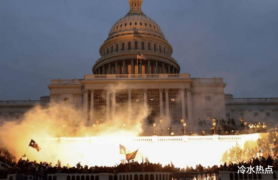 全乱了,美3成选民计划暴力推翻政府,7成受访者认为拜登不配连任