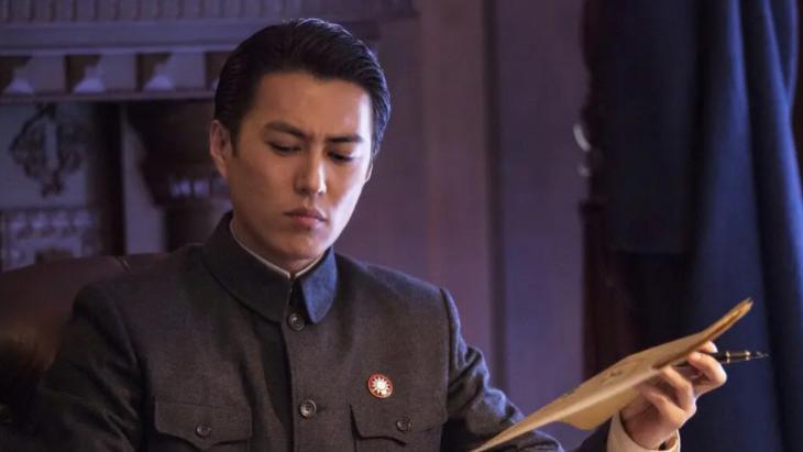 牛骏峰|牛骏峰新剧播2集，挤到榜单第一，终于有让我熬夜狂追的谍战剧了