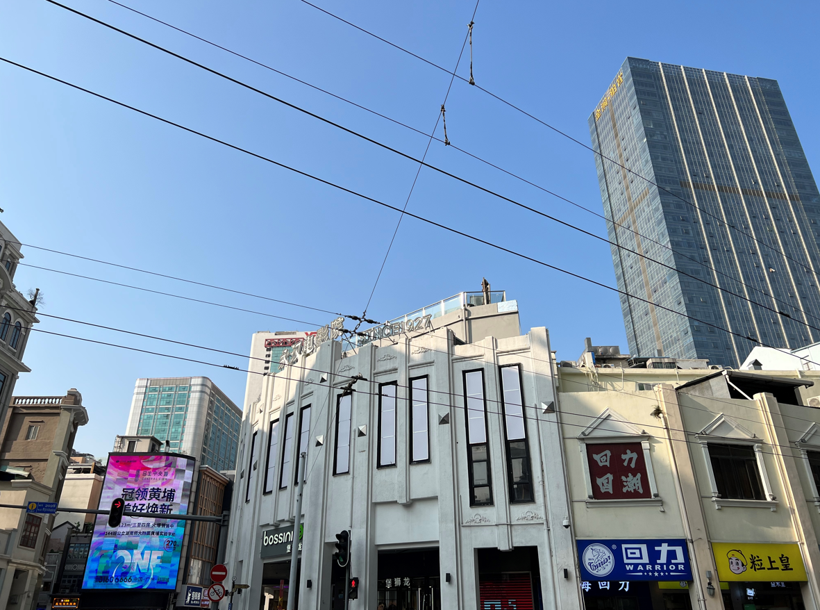 find x|双芯加持下的Find X5 Pro，高光压制小胜苹果一筹，多颗芯确实有用