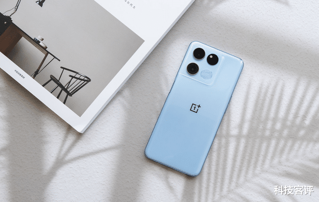 一加科技|2022换机理性分析，骁龙8+旗舰值得等，2K机型也能满足需求