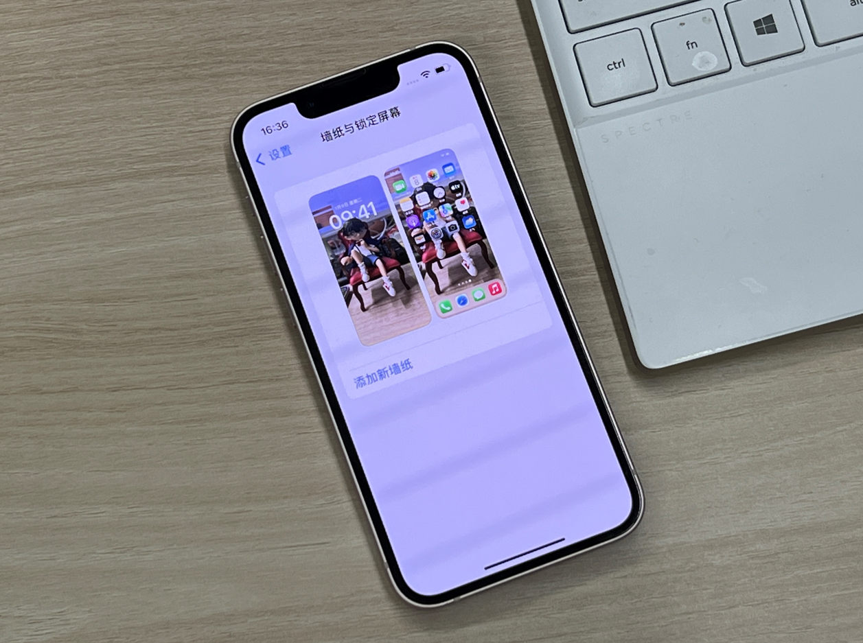壁纸|一早醒来，到处都在传iOS 16出现首个“BUG”！