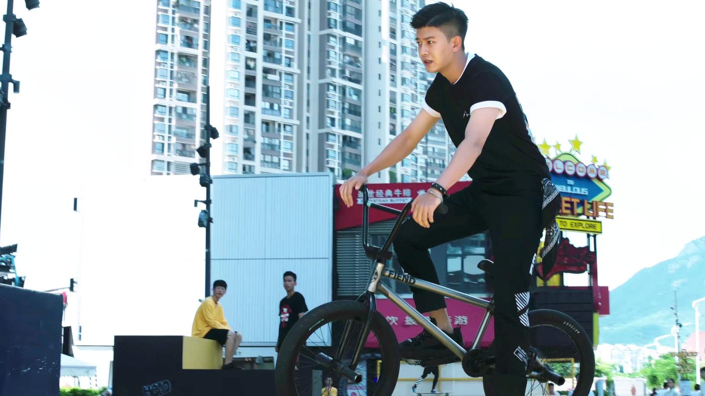 陈小纭|任嘉伦陈小纭新剧《蓝色火焰》：只要编剧不尴尬，尴尬的就是观众