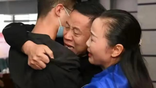 杜小华|孙海洋直播翻车，称要学会直播到认亲现场宣传，还买到假手机