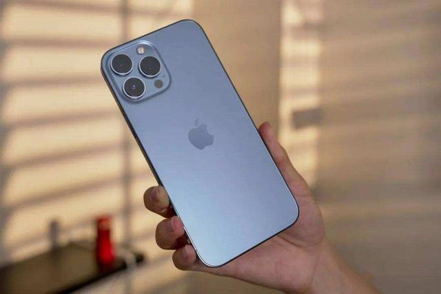 为何苹果推出iPhone14Plus引网友热议?