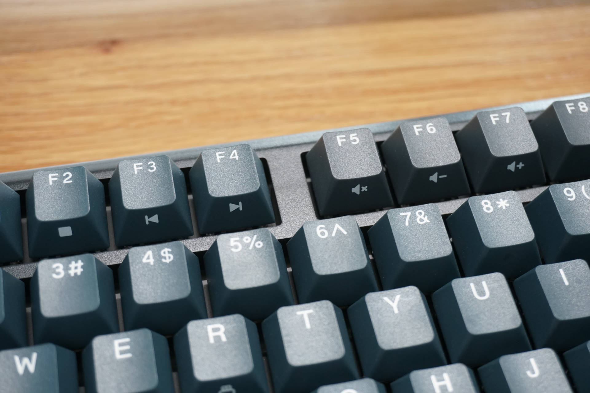 机械键盘|杜伽K610w无线机械键盘:可高度定制的104键多模键盘