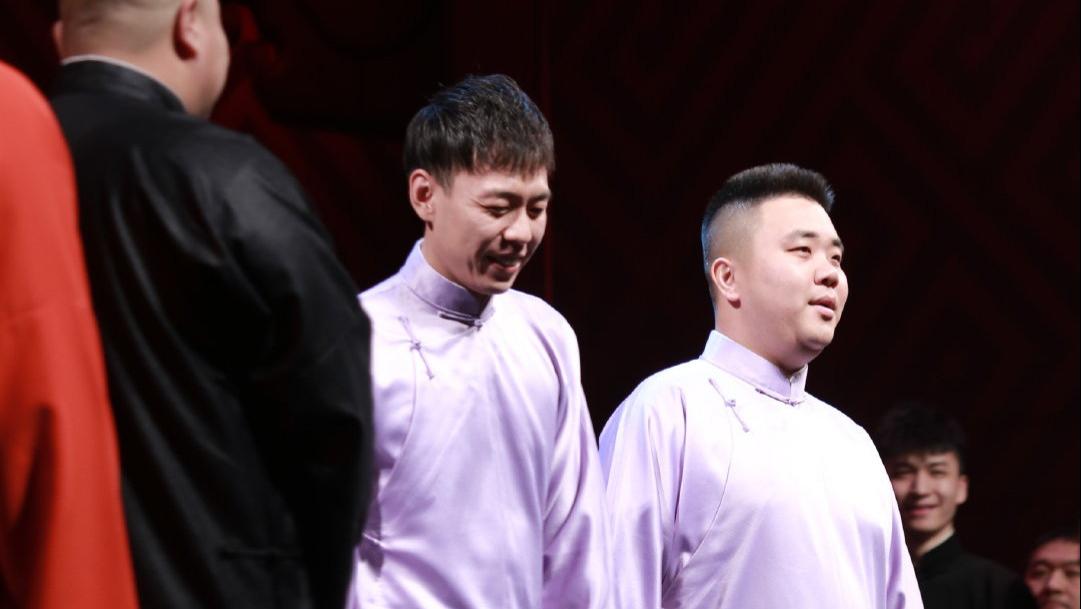 靳鹤岚|靳鹤岚直播聊4.26封箱，感叹又没接到通知，粉丝评论惹人心疼