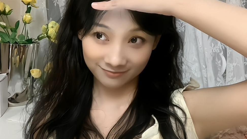 鲁照华|鲁照华最新夏日写真曝光，吊带睡衣清纯可爱如初恋