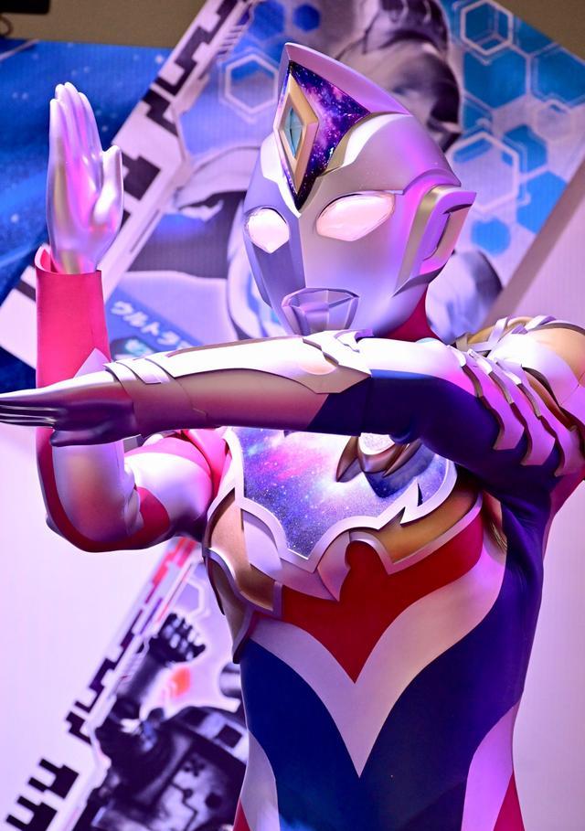 路飞|戴卡奥特曼官方立像及登场特效打光完美的宇宙胸甲侧面颜值无敌