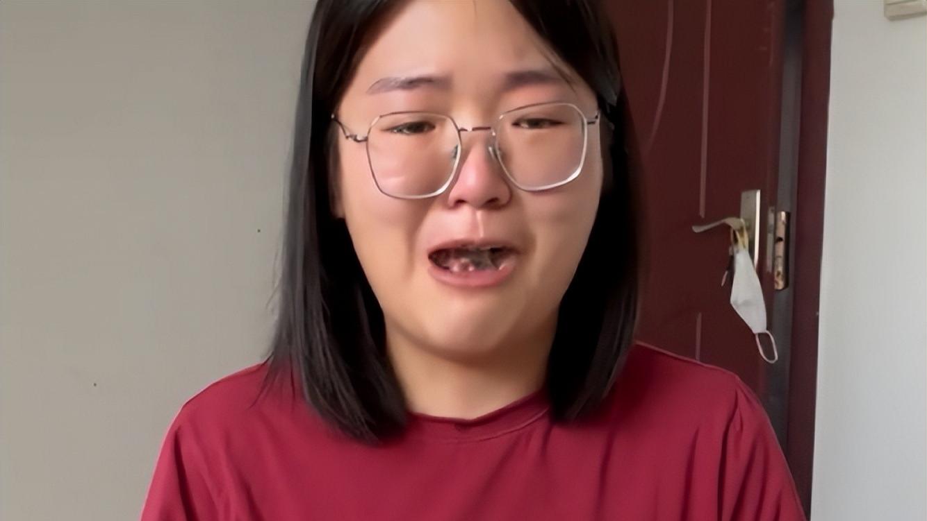 大学生|女生化身“招裁猫”，和闺蜜哭诉被裁经历，理由让人既心疼又好笑