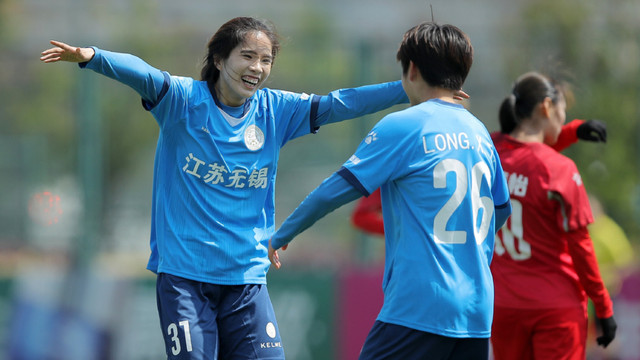 陈婉婷|4-0！陈婉婷创历史，率领四冠王横扫琼中女足，第90分钟还在进球