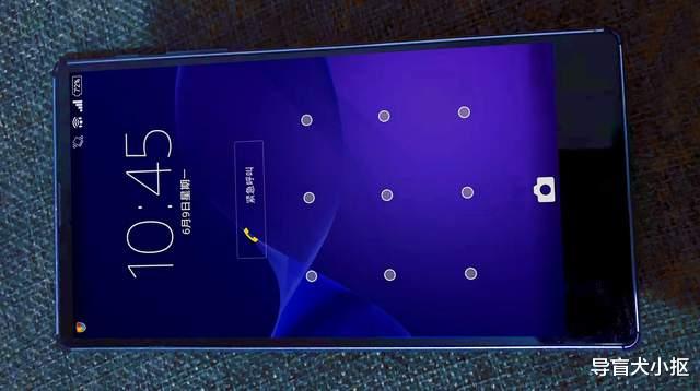 iPhone|最早的全面屏手机,二手夏普502sh体验,三边等宽设计充满日系风