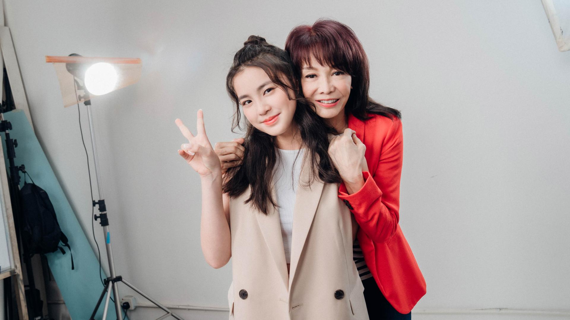 郑裕玲|郑裕玲与Chantel合作拍广告赞人见人爱