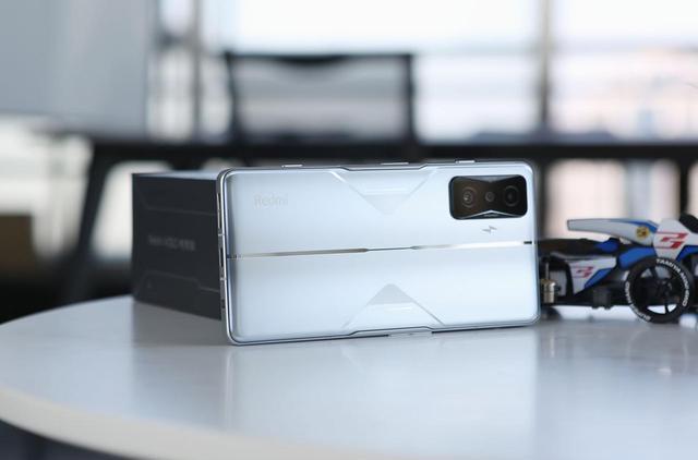 高通骁龙|骁龙8旗舰机大跳水,120W快充+双重散热,从3299跌至2199