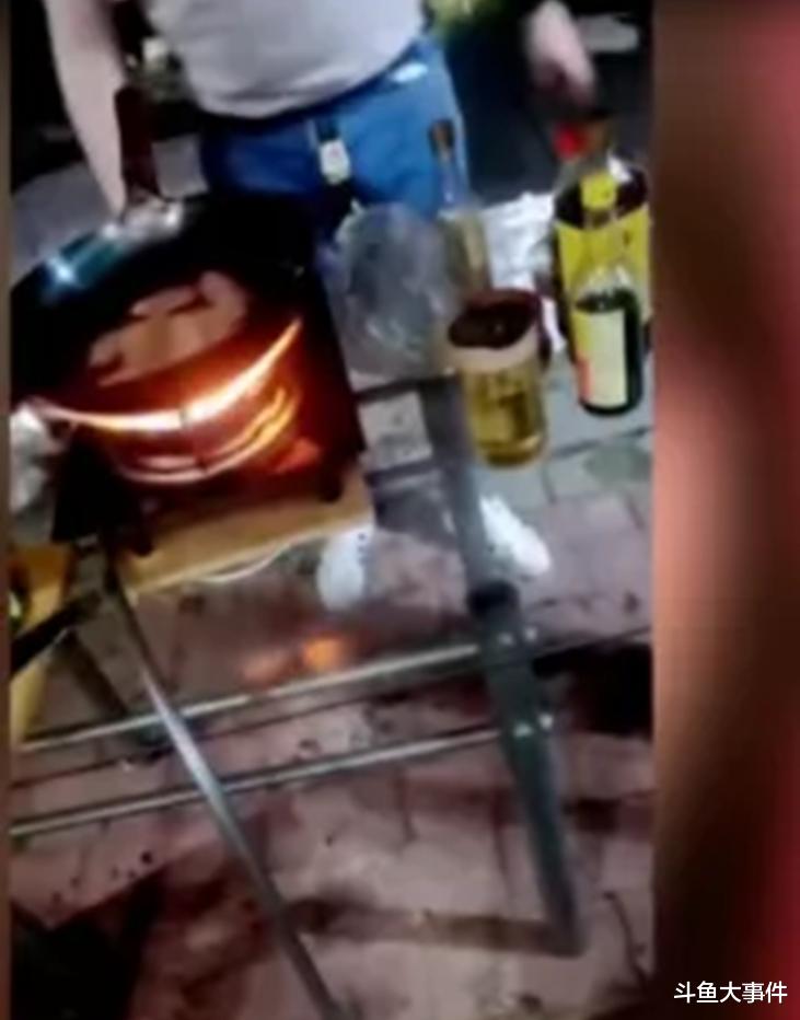 |斗鱼平台某永封主播近况被曝光，停播期间每天借酒消愁！