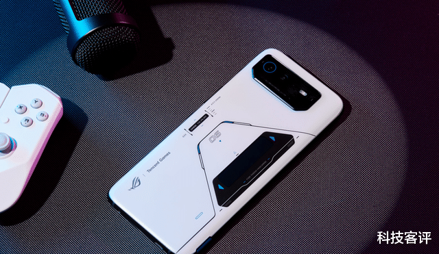 高通骁龙|折叠屏手机持续火热，理性讨论它适合用来游戏娱乐吗？