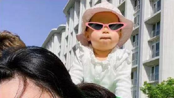 年糕|惠若琪晒一家露营照，首曝光女儿小名，小年糕抿嘴卖萌好可爱